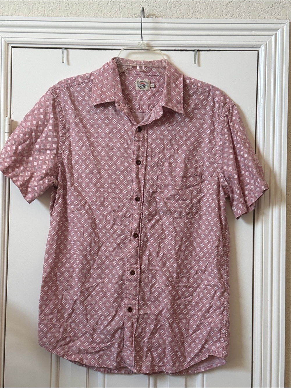 Faherty Men's Short Sleeve Button Up Shirt red/pink Geometric Diamond Pattern
